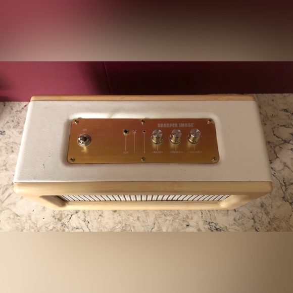 COPY - Sharper Image Image SBT3002 Bluetooth Wireless Retro Speaker - Picture 2 of 3